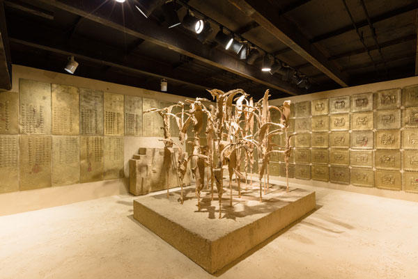  Liz Glynn, RANSOM ROOM, 2014